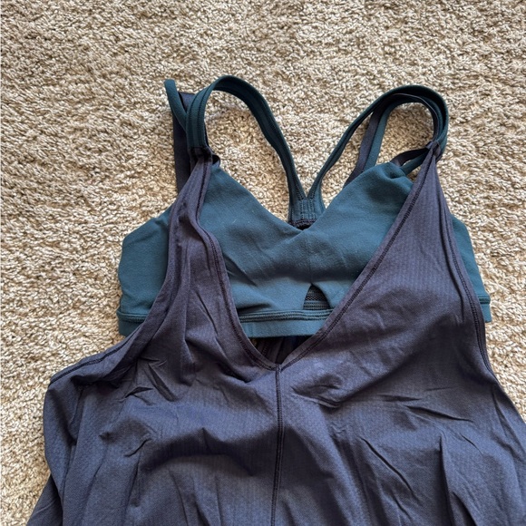 Lululemon navy tank with built in teal bra size 4 - Picture 2 of 6